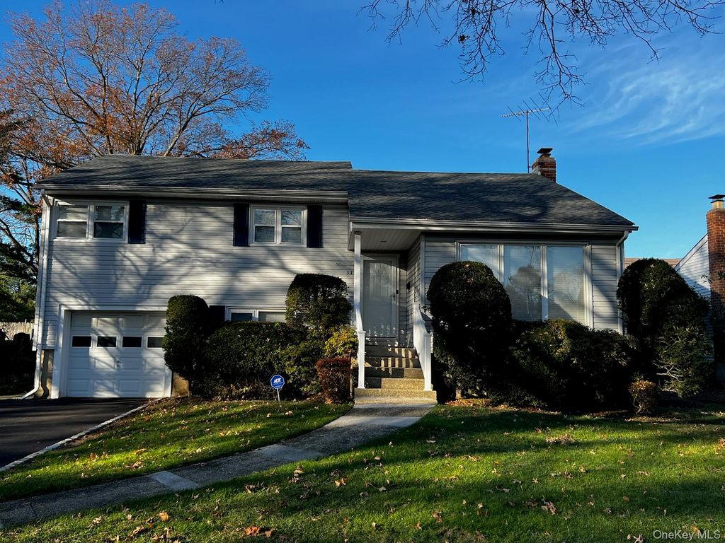 53 East Drive, Garden City, NY 11530