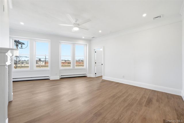 13 W Hoffman Avenue 3, Lindenhurst, NY 11757