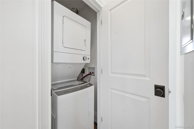 13 W Hoffman Avenue 3, Lindenhurst, NY 11757