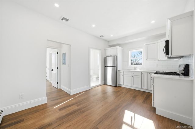 13 W Hoffman Avenue 3, Lindenhurst, NY 11757