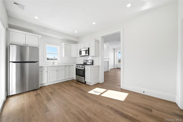 13 W Hoffman Avenue 3, Lindenhurst, NY 11757