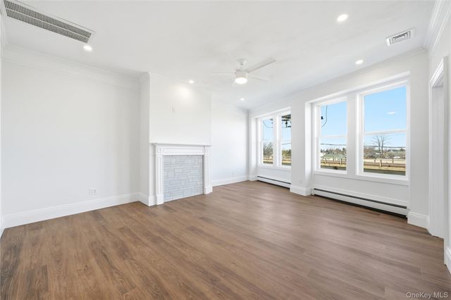 13 W Hoffman Avenue 3, Lindenhurst, NY 11757