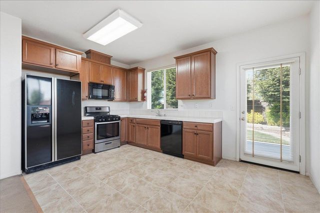 1452 Claridge Ct, Plumas Lake, CA 95961