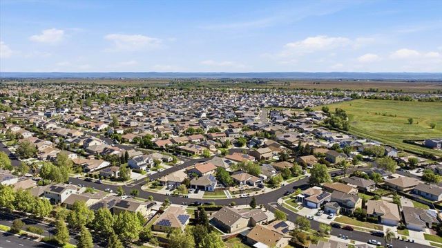 1452 Claridge Ct, Plumas Lake, CA 95961