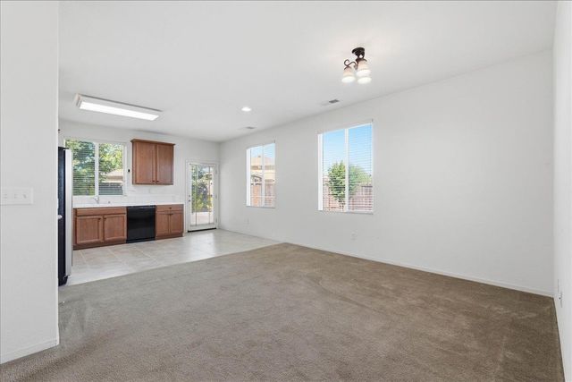 1452 Claridge Ct, Plumas Lake, CA 95961