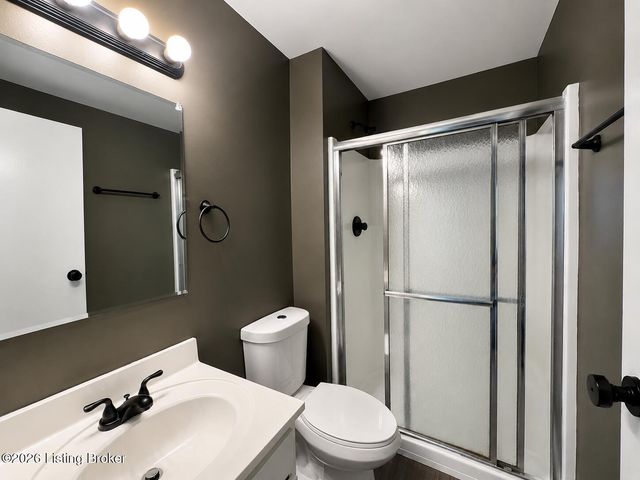 5606 Christian Ridge Ct, Louisville, KY 40258