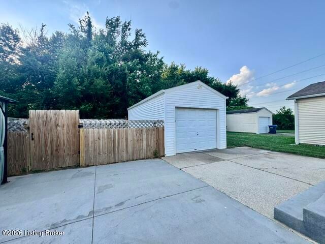 5606 Christian Ridge Ct, Louisville, KY 40258