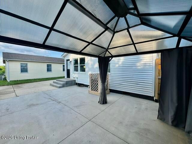 5606 Christian Ridge Ct, Louisville, KY 40258