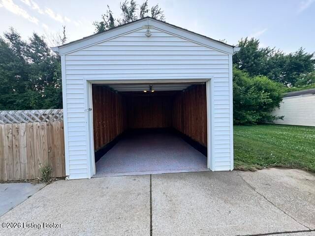 5606 Christian Ridge Ct, Louisville, KY 40258