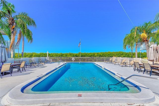 8801 BAY POINTE DRIVE 102, Tampa, FL 33615