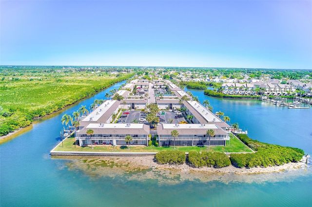 8801 BAY POINTE DRIVE 102, Tampa, FL 33615