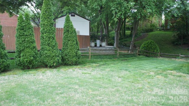 10000 Ridgemore Drive, Charlotte, NC 28277