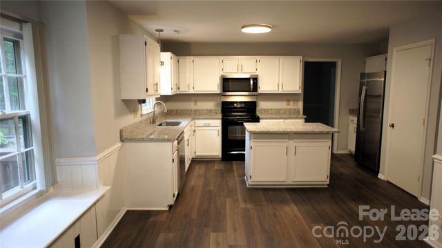 10000 Ridgemore Drive, Charlotte, NC 28277