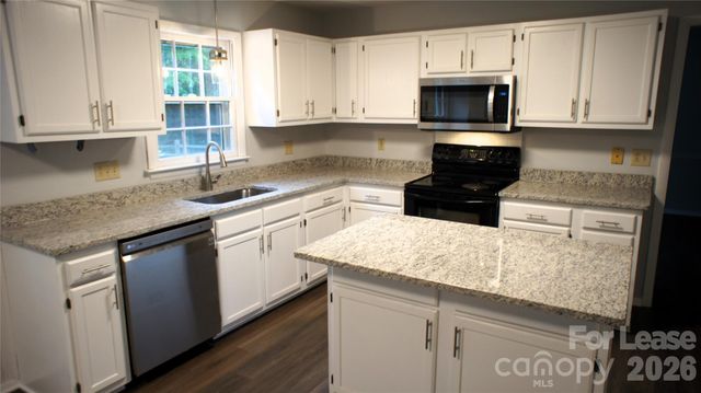 10000 Ridgemore Drive, Charlotte, NC 28277