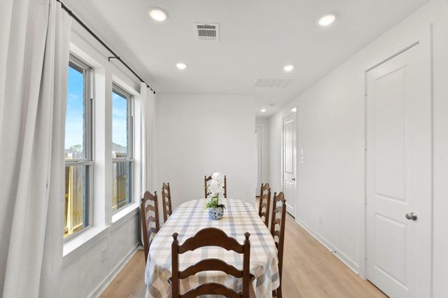 11915 S Pavillion Drive, Mont Belvieu, TX 77523