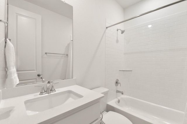 11915 S Pavillion Drive, Mont Belvieu, TX 77523