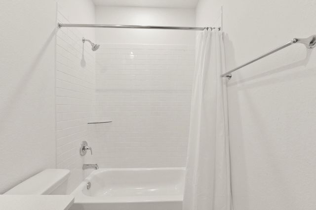 11915 S Pavillion Drive, Mont Belvieu, TX 77523