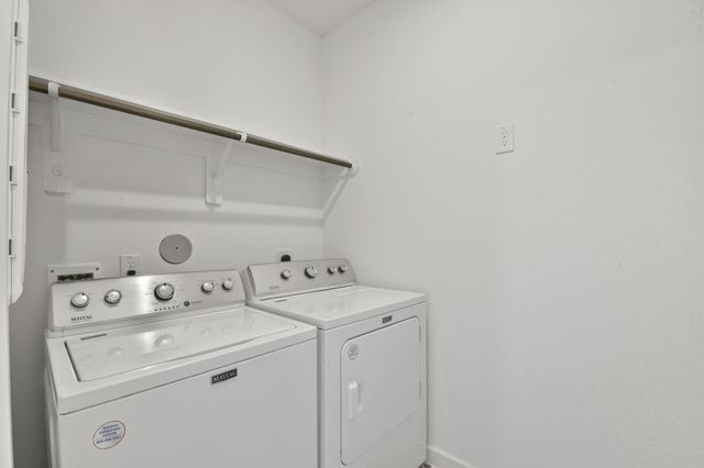 11915 S Pavillion Drive, Mont Belvieu, TX 77523