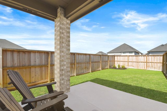 11915 S Pavillion Drive, Mont Belvieu, TX 77523