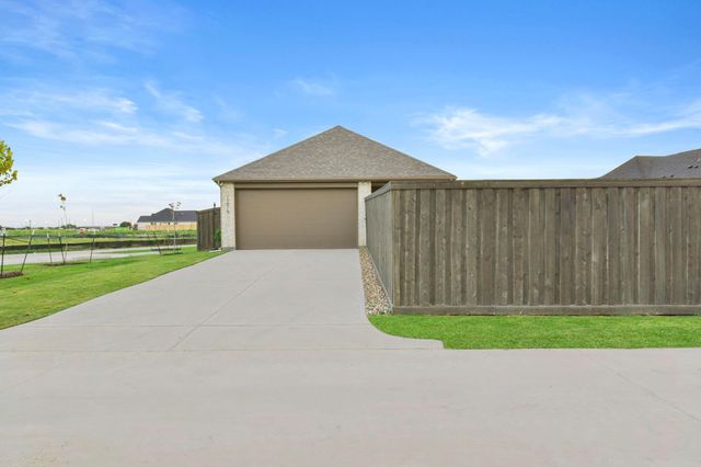 11915 S Pavillion Drive, Mont Belvieu, TX 77523