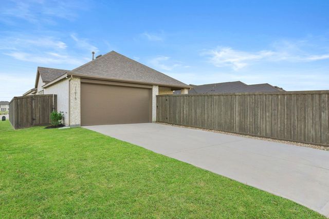 11915 S Pavillion Drive, Mont Belvieu, TX 77523