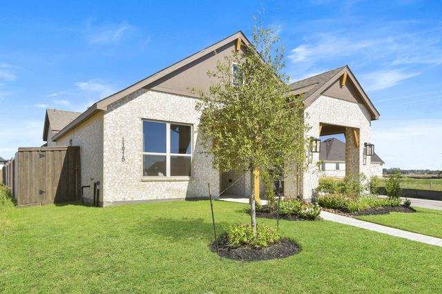 11915 S Pavillion Drive, Mont Belvieu, TX 77523