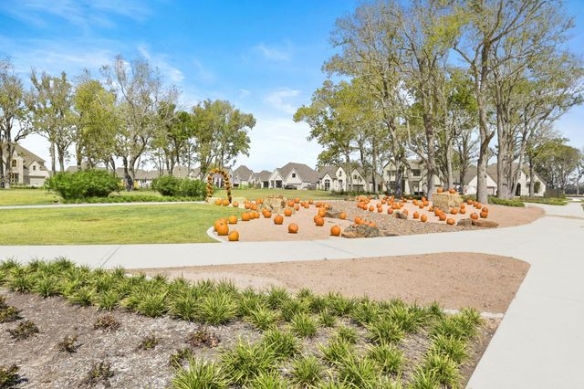 11915 S Pavillion Drive, Mont Belvieu, TX 77523