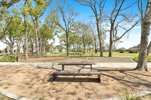 11915 S Pavillion Drive, Mont Belvieu, TX 77523