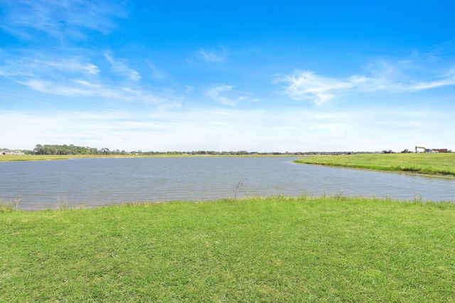 11915 S Pavillion Drive, Mont Belvieu, TX 77523