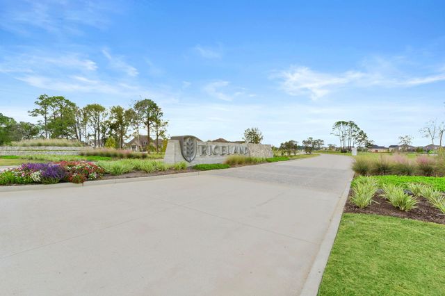 11915 S Pavillion Drive, Mont Belvieu, TX 77523