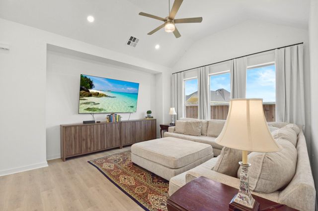 11915 S Pavillion Drive, Mont Belvieu, TX 77523