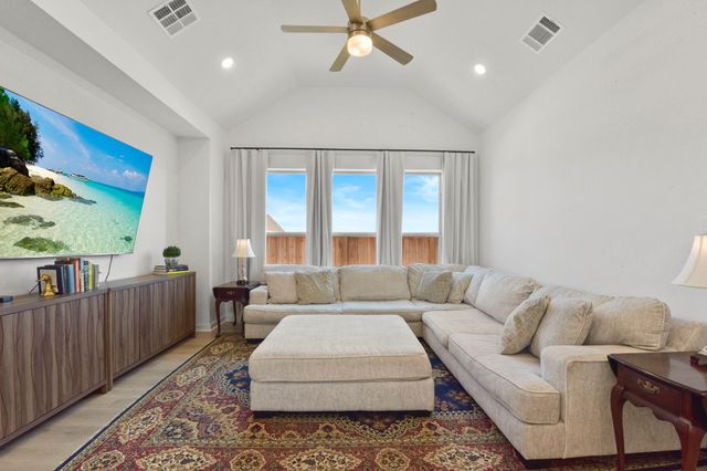 11915 S Pavillion Drive, Mont Belvieu, TX 77523