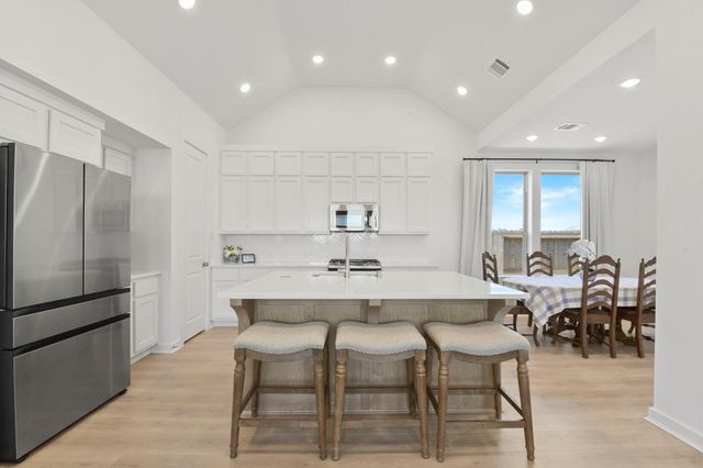 11915 S Pavillion Drive, Mont Belvieu, TX 77523