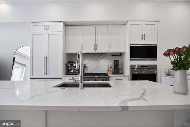 117 N 23RD ST, Philadelphia, PA 19103