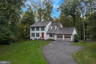 7104 PARK POINT CT, Fairfax Station, VA 22039