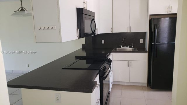 950 Hillcrest Dr 207, Hollywood, FL 33021