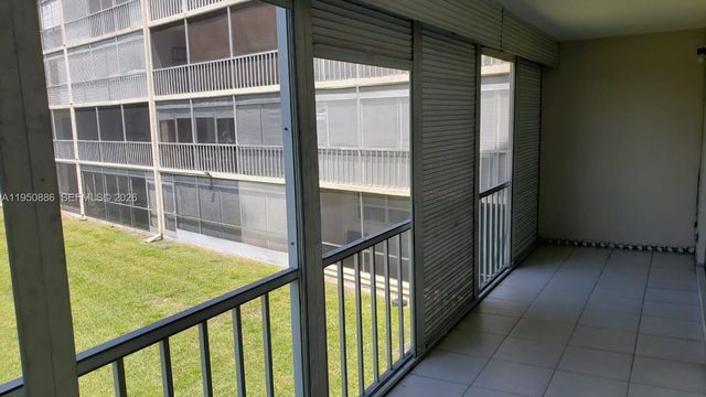 950 Hillcrest Dr 207, Hollywood, FL 33021