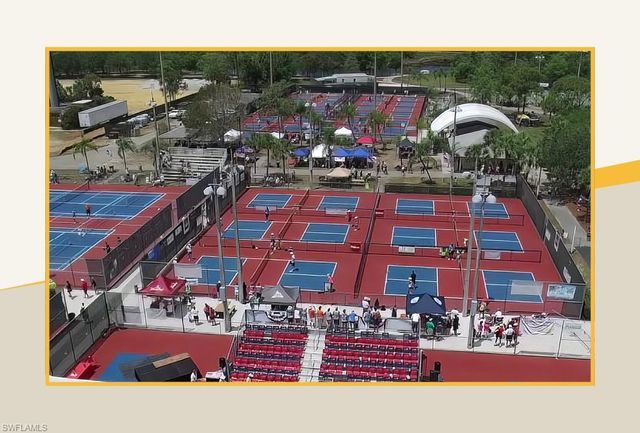 3728 Grove CIR, Naples, FL 34112