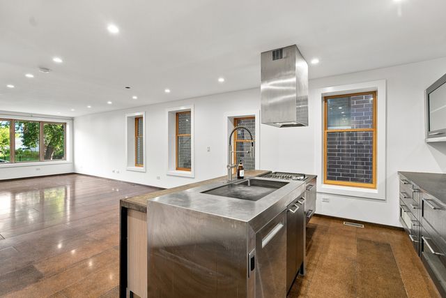 2334 W Medill Avenue, Chicago, IL 60647
