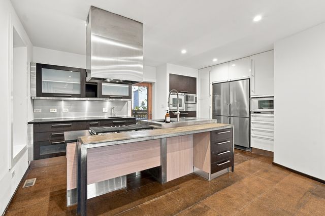 2334 W Medill Avenue, Chicago, IL 60647