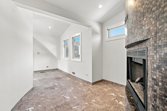 2334 W Medill Avenue, Chicago, IL 60647