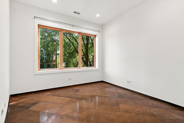 2334 W Medill Avenue, Chicago, IL 60647