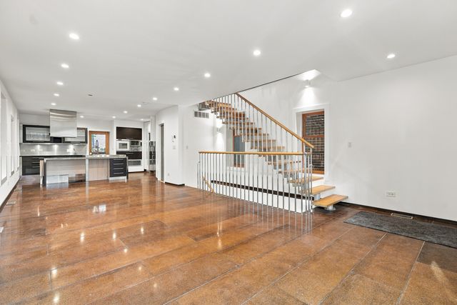 2334 W Medill Avenue, Chicago, IL 60647