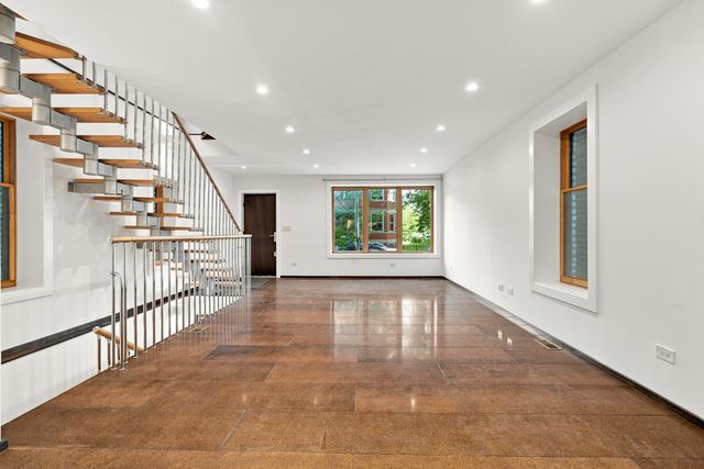 2334 W Medill Avenue, Chicago, IL 60647
