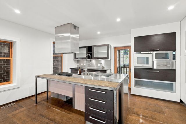 2334 W Medill Avenue, Chicago, IL 60647