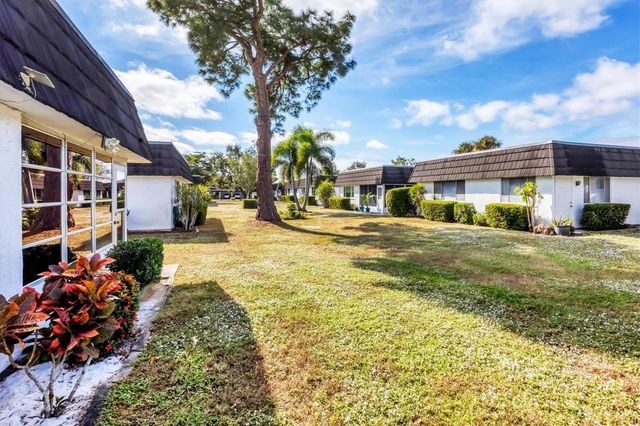 1521 LAKESIDE WAY 149, Sarasota, FL 34232