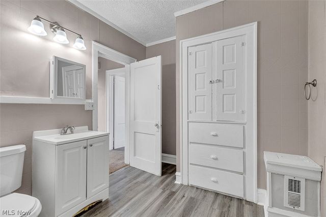 13801 Othello Avenue, Cleveland, OH 44110