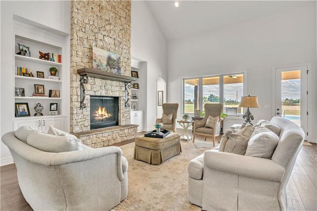 1967 S Pianalto Road, Tontitown, AR 72762