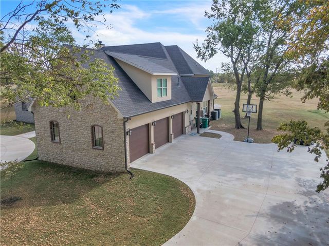 1967 S Pianalto Road, Tontitown, AR 72762