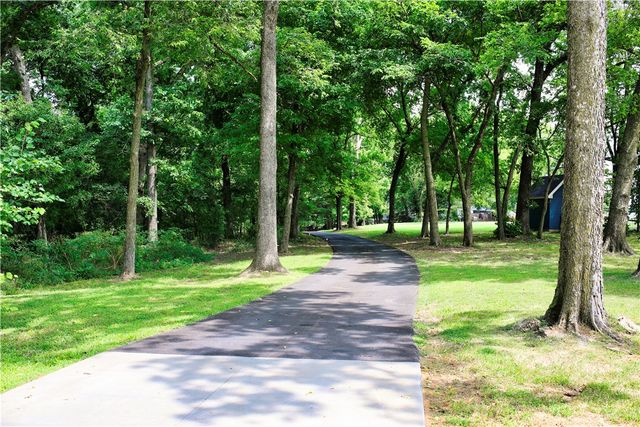 1967 S Pianalto Road, Tontitown, AR 72762